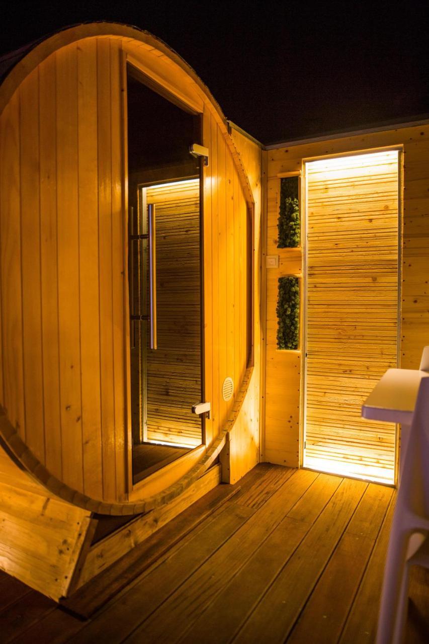 Apartment Plaza ----Wallbox 11Kw 16A ----- Private Spa- Jacuzzi, Infrared Sauna, Luxury Massage Chair, Parking, Entry With Pin 0 - 24H, Free Cancellation 24 Hours Before Check In Slavonski Brod Exterior foto